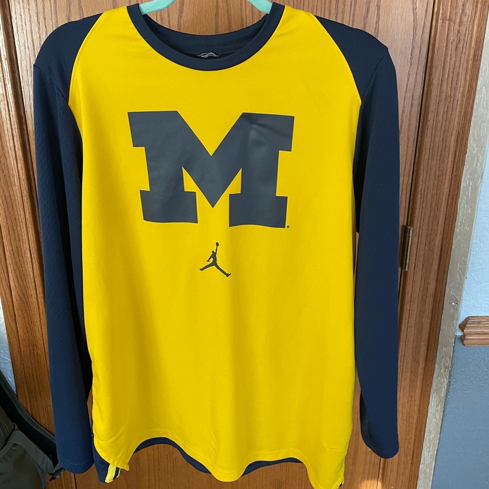 Michigan Wolverines 100% polyester long sleeve T shirt